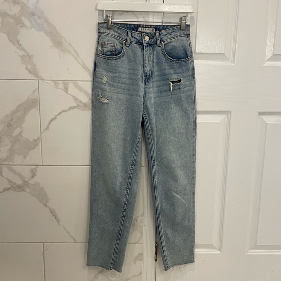 Zara | Highrise Straight Leg Jean With A Raw Hem - Picture 8 of 9